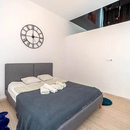 Host Lofty Tymienieckiego * Λοτζ