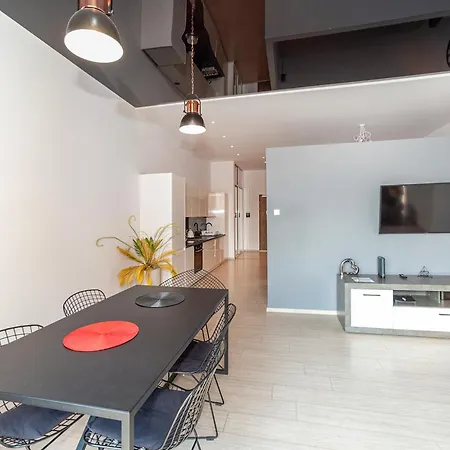 Host Lofty Tymienieckiego * Λοτζ