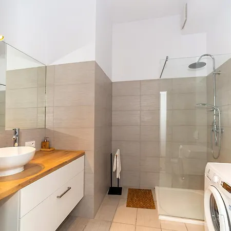 Host Lofty Tymienieckiego Λοτζ