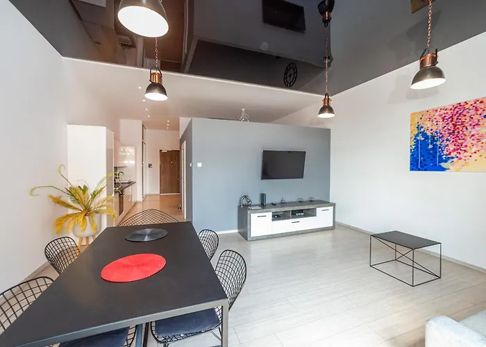 Host Lofty Tymienieckiego Апартаменты Лодзь