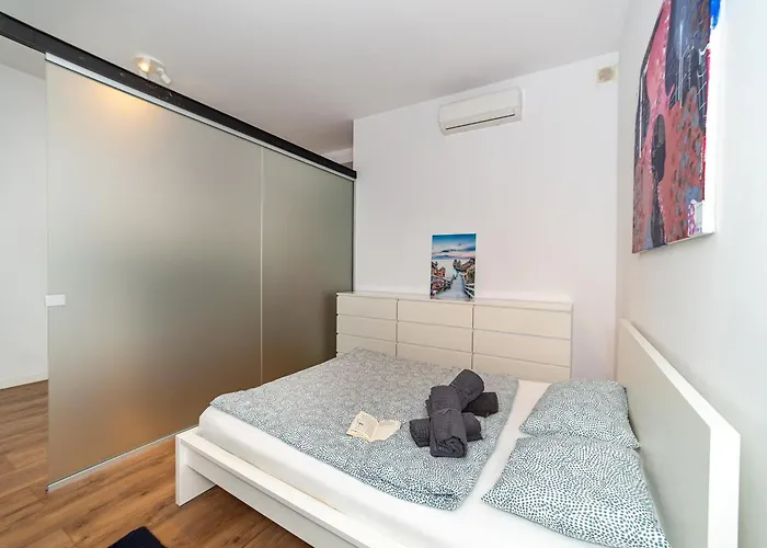 Host Lofty Tymienieckiego Апартаменты Лодзь